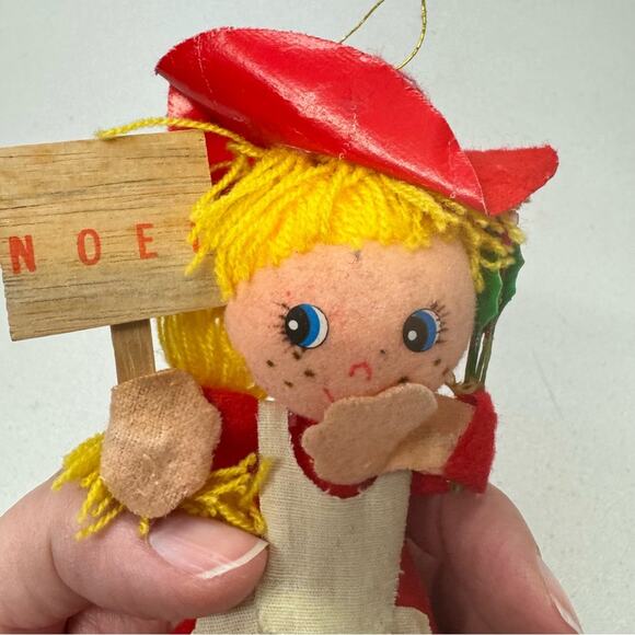 Vintage Red Dress Girl Ornament Holding Noel Sign Christmas Holiday Taiwan 70s - Picture 8 of 9